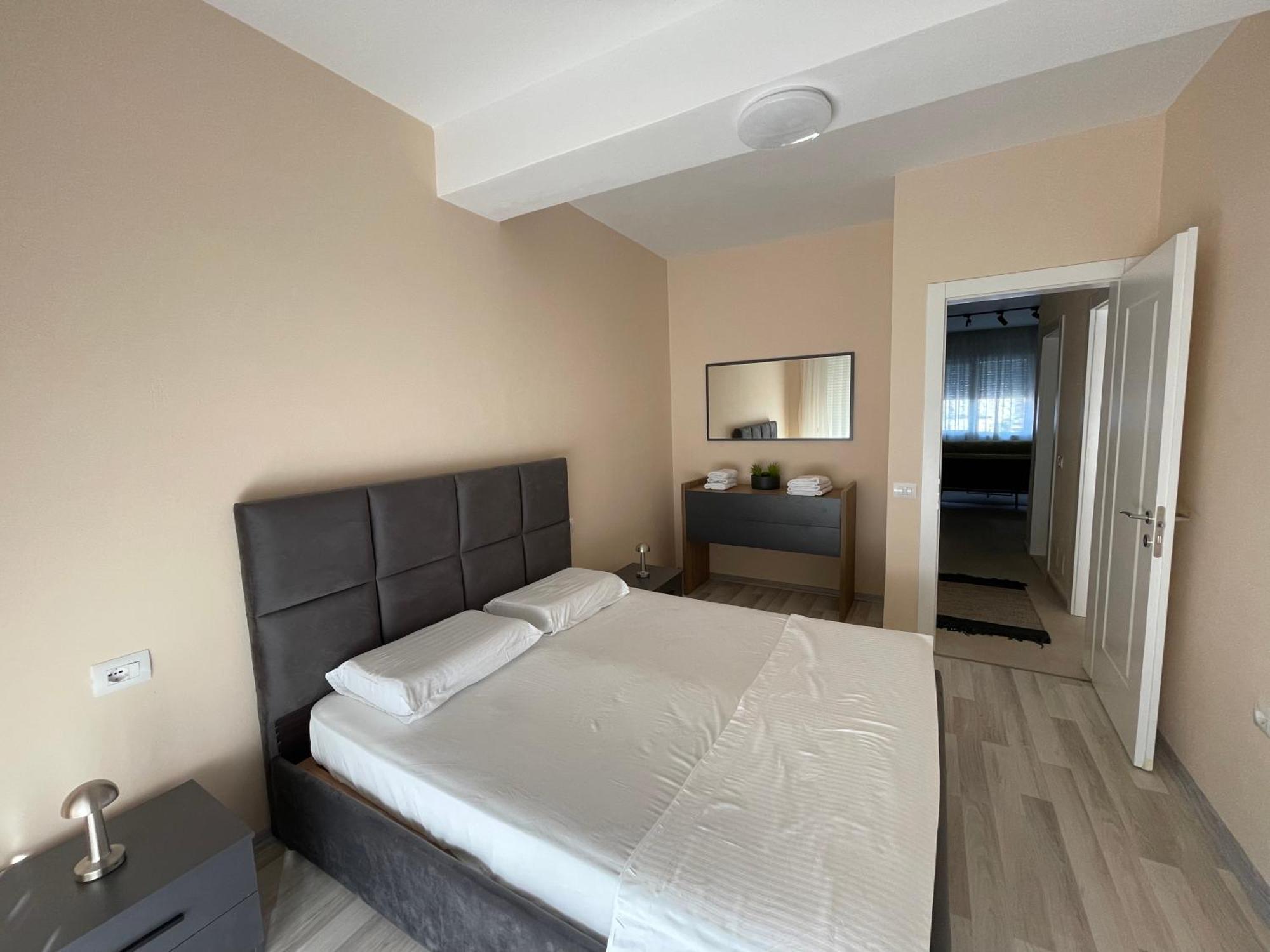 New Bazar - 2 Rooms Apartment Tirana Buitenkant foto